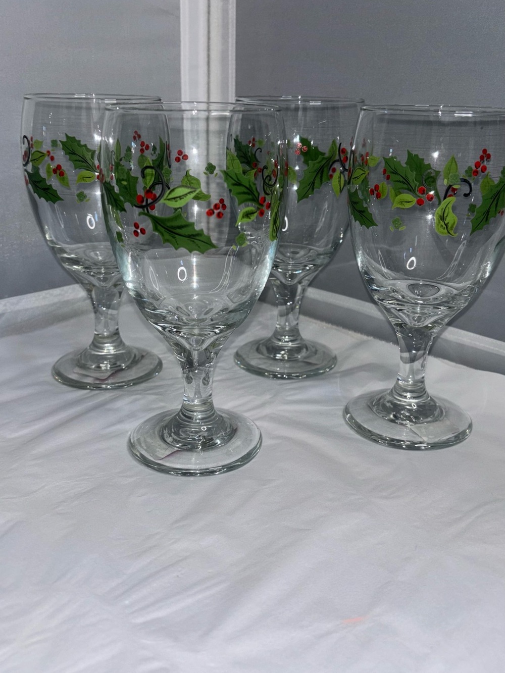 4 Libbey Holly Berry Christmas 16oz Water Iced Tea Goblet Glass Stemware